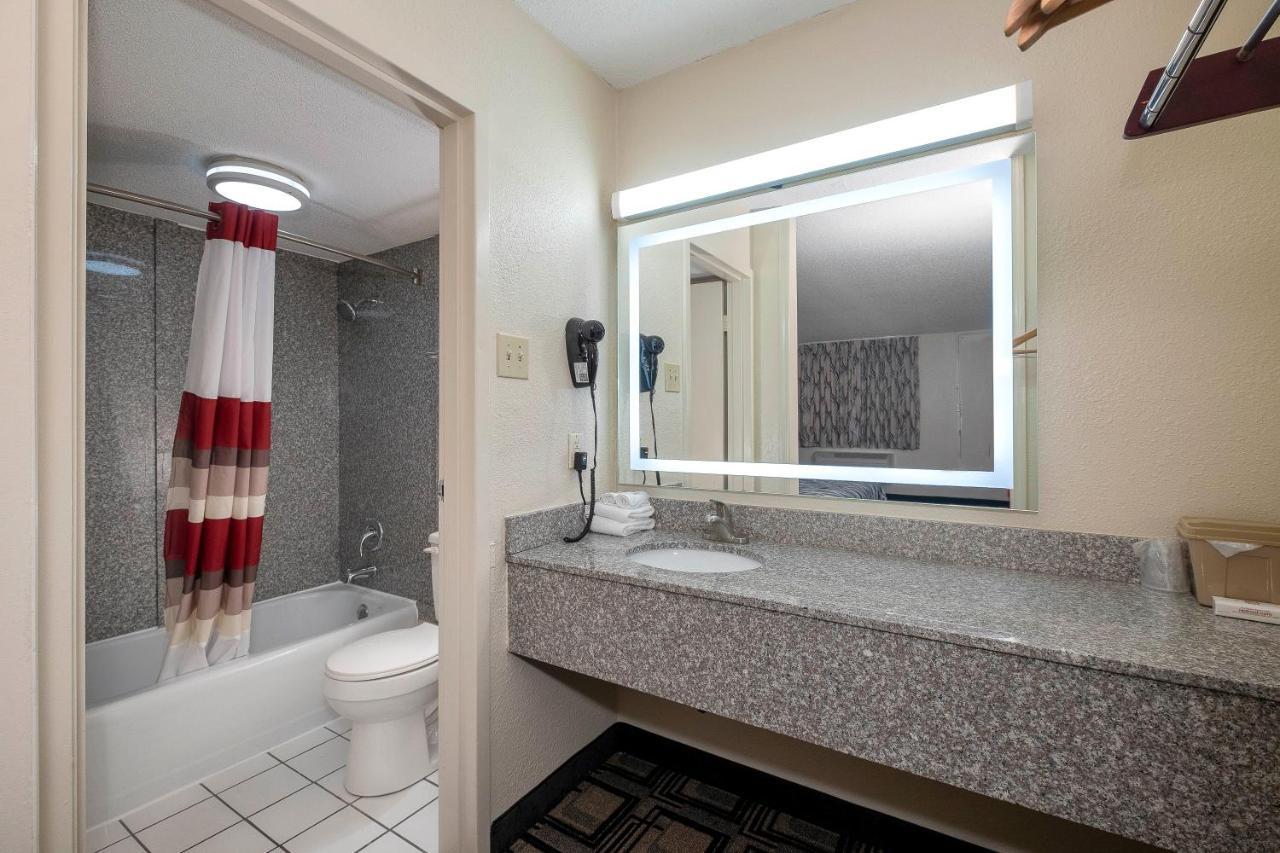 Red Roof Inn Murray Bagian luar foto